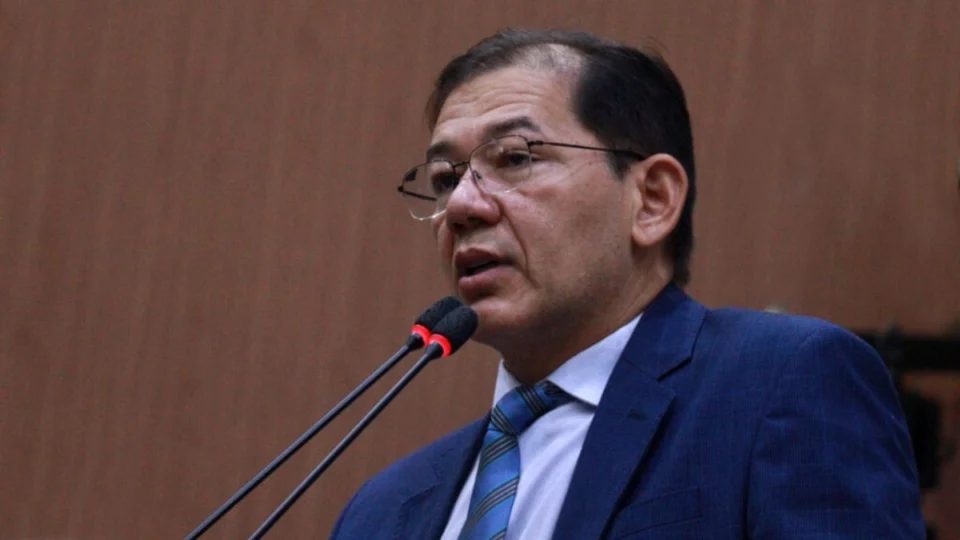 Vereador de Manaus defende castração como solução para reduzir abandono de animais