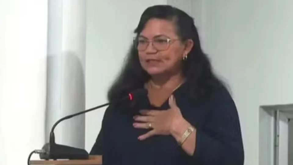 VÍDEO: vereadora no Amazonas afirma que ‘tem mulher que merece apanhar’ durante discurso