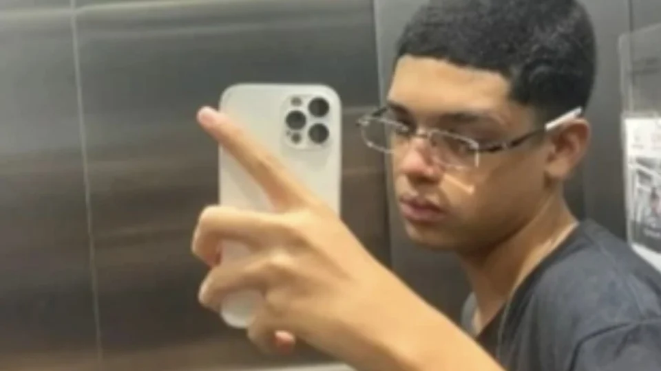 Adolescente de 16 anos é morto a facadas após reagir a assalto de celular em Brasília