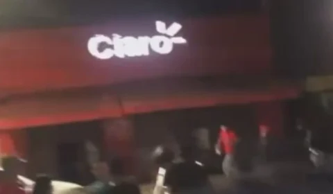 VÍDEO: Criminosos quebram vidraça e realizam arrastão em loja de telefonia em Porto Velho