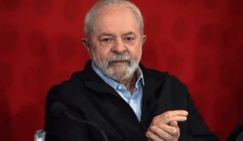 Comparação com Bolsonaro melhora imagem de Lula, mas desaprovação ainda supera aprovação, diz pesquisa