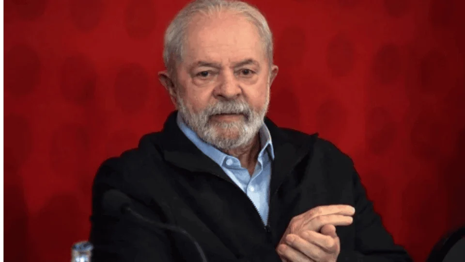 Comparação com Bolsonaro melhora imagem de Lula, mas desaprovação ainda supera aprovação, diz pesquisa