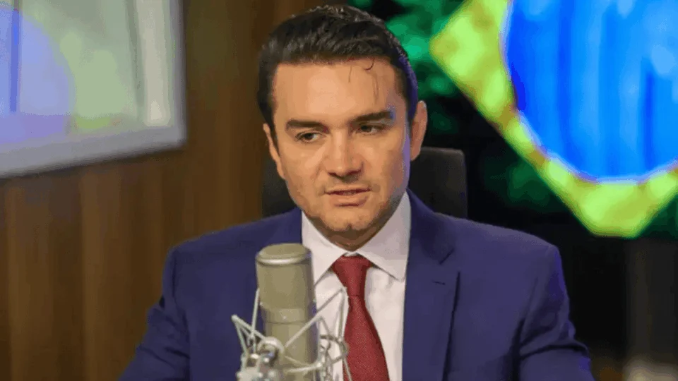 Celso Sabino enfrenta risco de expulsão do União Brasil