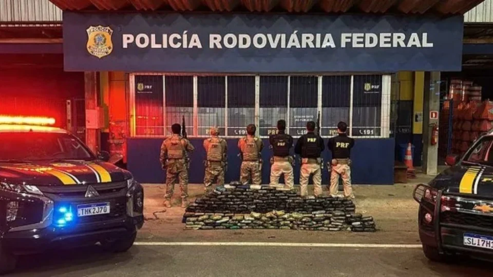 PRF apreende mais de 300 kg de drogas escondidos em pneus na BR-364