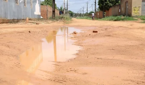 VÍDEO: Moradores do Porto Cristo sofrem com ruas alagadas e pedem regularização fundiária