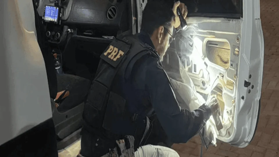 PRF apreende cocaína escondida em caminhonete no Sertão da Paraíba