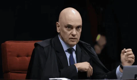 Moraes acusa advogados de ‘manobra procrastinatória’ e retira defesa de réus