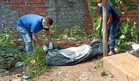 Corpo é encontrado enterrado em cova rasa nos fundos de casa em Rolim de Moura