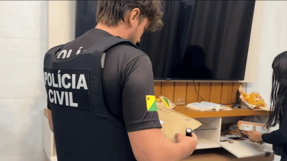 Polícia cumpre mandados e bloqueia R$ 1 milhão em operação que mira rifas e jogos ilegais no Acre