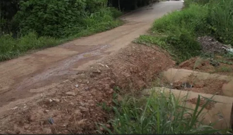 VÍDEO: Buracos, lama e risco de desabamento preocupam moradores do bairro Mariana em Porto Velho