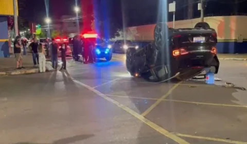 VÍDEO: Carro capota após colisão em cruzamento da Avenida Calama em Porto Velho