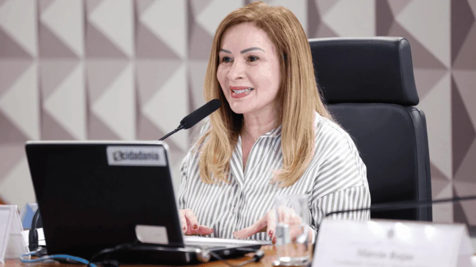 Deputada do Acre apoia projeto que proíbe cobrança por bagagem de mão e critica altos preços das passagens aéreas no estado