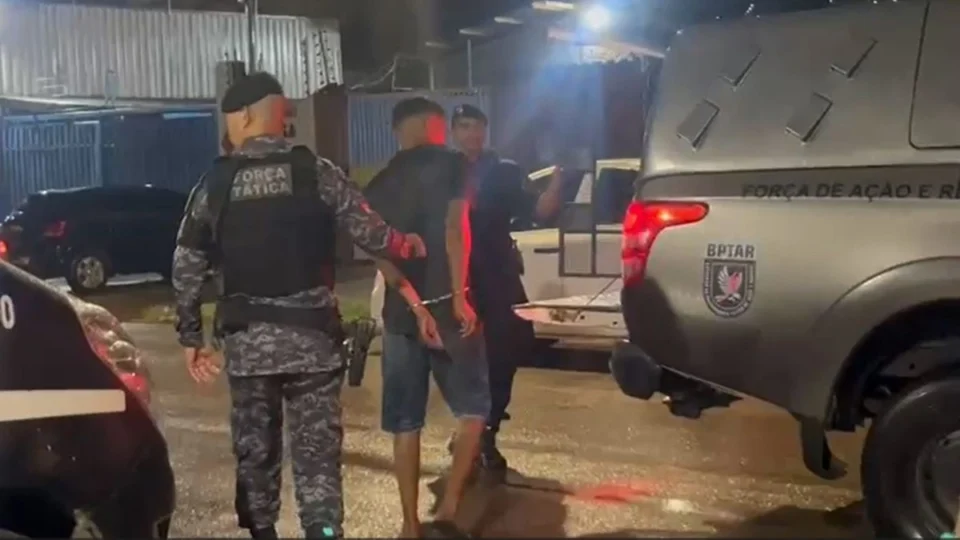 VÍDEO: Trio é preso após furtar motocicleta de homem que pescava no rio Madeira