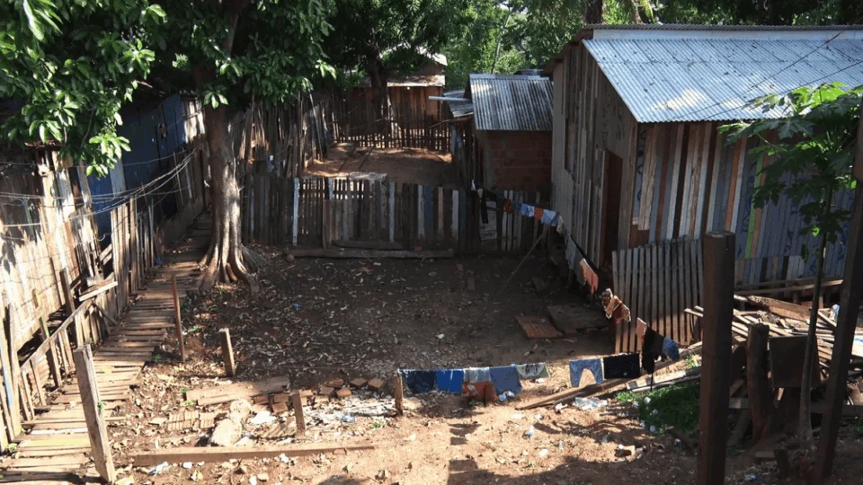 Ministério Público do Acre acompanha situação de famílias em área vulnerável de Rio Branco