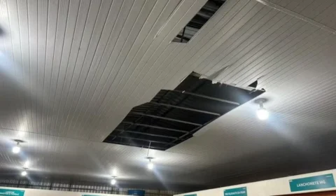 Temporal provoca desabamento de forro em feira e alagamentos em Manaus