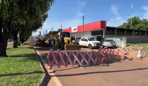 Vazamento de água interdita parcialmente Avenida São Sebastião