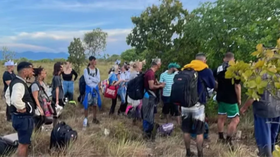 PMRR encontra 23 migrantes cubanos escondidos em área de mata na BR-401