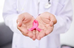 Carreta da Mulher: atendimento e informação às mulheres durante o Outubro Rosa