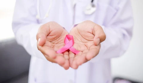 Carreta da Mulher: atendimento e informação às mulheres durante o Outubro Rosa