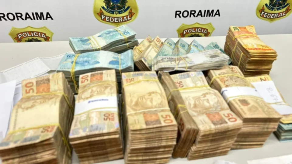 Homem é preso com mais de R$ 300 mil em ação contra lavagem de dinheiro