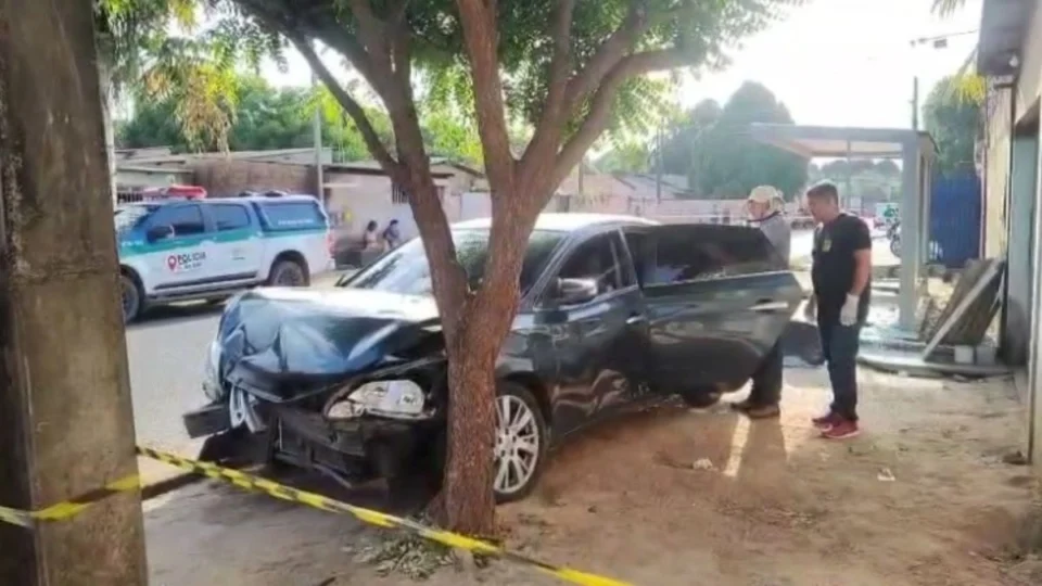 Homem é assassinado a tiros dentro de carro no bairro Senador Hélio Campos