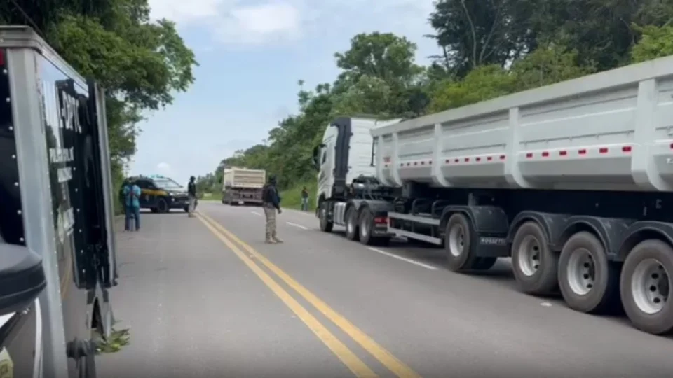 Corpo de homem é encontrado em barranco às margens da BR-174 em Manaus