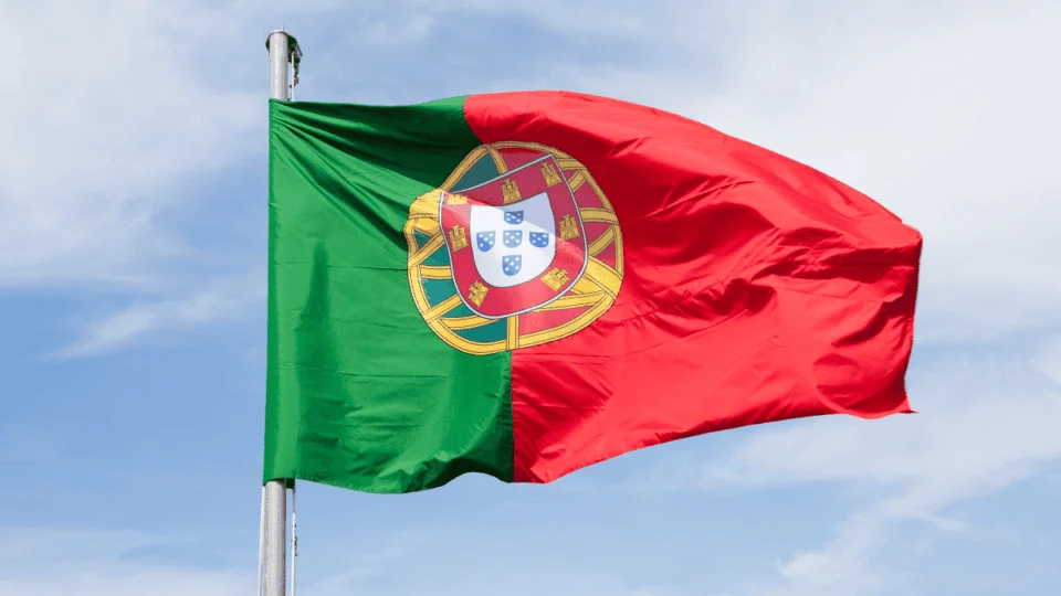 Homem é preso em Portugal após oferecer 100 mil euros para matar jornalista brasileira