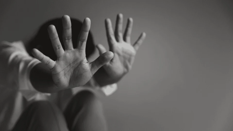 Mulher é resgatada após ser torturada em Manaus; polícia investiga envolvimento de facção