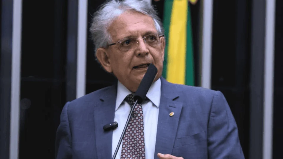 Pauderney denuncia na Câmara empresa suspeita de cobrar taxas ilegais no Amazonas