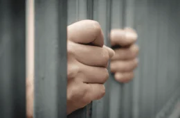 Policial do Amazonas é investigado por forçar presos a sexo em cela; corregedoria investiga