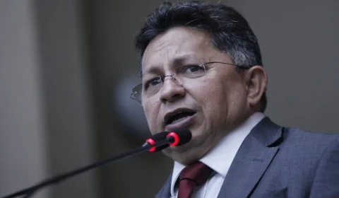 Sinésio Campos defende diálogo e critica extremos na política brasileira