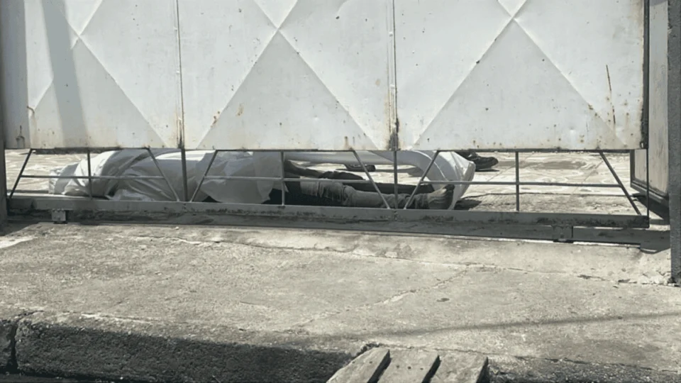 Tragédia em Manaus: homem morre eletrocutado ao consertar forro de casa em Manaus