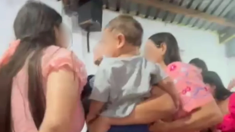 ‘Vai-te embora, Satanás’: Mulher expõe traição de pastor e culto em Manaus termina em caos