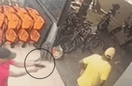 Vídeo mostra sargento da reserva escapando da morte após arma falhar em supermercado; veja