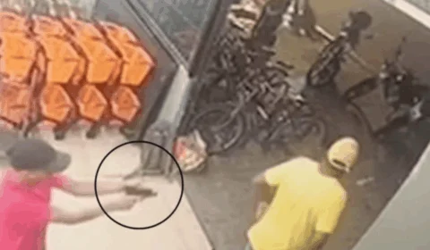 Vídeo mostra sargento da reserva escapando da morte após arma falhar em supermercado; veja