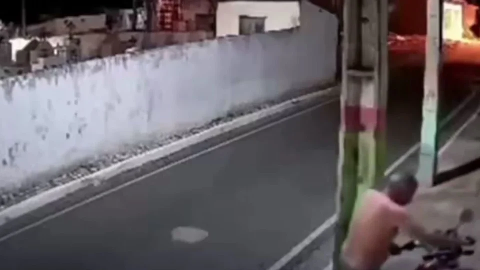 VÍDEO: Vulto misterioso em cemitério assusta moradores à noite