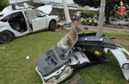 Motorista morre após carro colidir com poste em Sobradinho, no DF