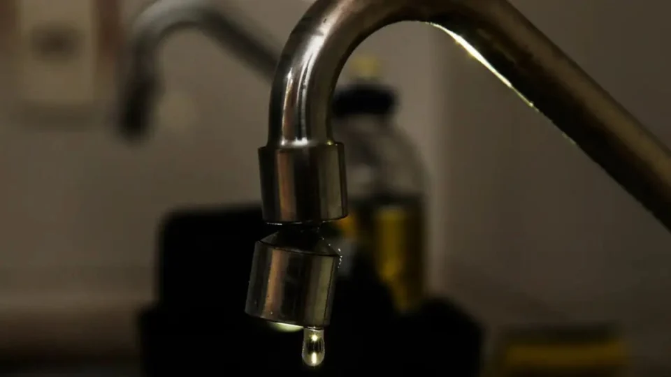 Com reclamações diárias, Rio Branco firma contrato de quase R$ 2 milhões para fornecimento de água via carro-pipa