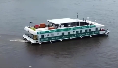 VÍDEO: Expedição “Entre Rios e Vozes” segue rumo a Parintins após coleta de água em Itacoatiara