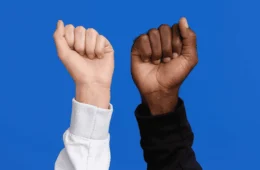 Acre é um dos três estados do Brasil que não possui canal exclusivo para denúncias de racismo, aponta IBGE