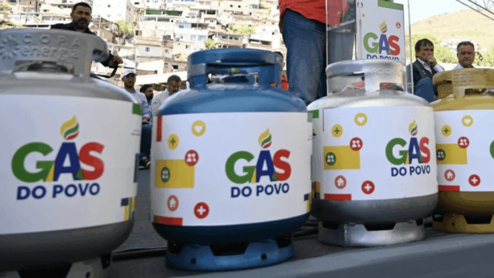 Governo lança Gás do Povo com recarga gratuita e promessa de alcançar 50 milhões de beneficiários