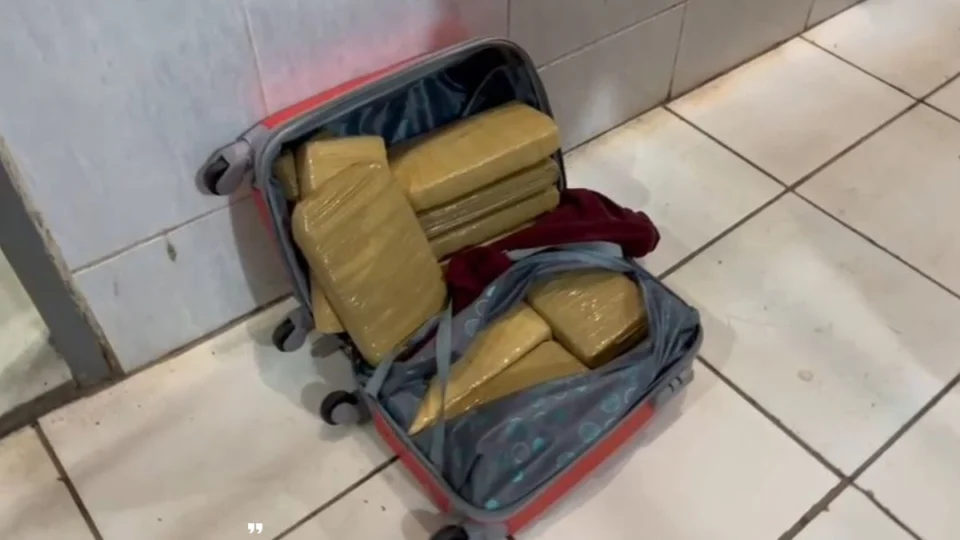 VÍDEO: PRF prende homem com 14 quilos de maconha skunk em Porto Velho