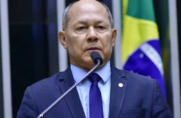 COLUNA DO CARLOS CALDEIRA — “O Gabinete da Família Feliz”