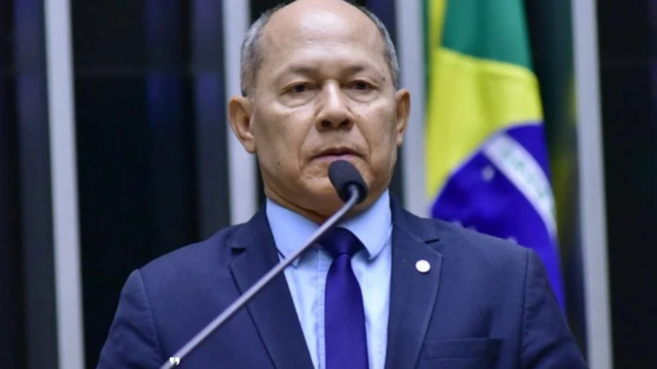 COLUNA DO CARLOS CALDEIRA — “O Gabinete da Família Feliz”