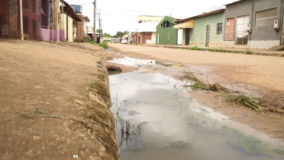 VÍDEO: Moradores do Três Marias cobram providências contra bueiros entupidos e alagamentos em Porto Velho