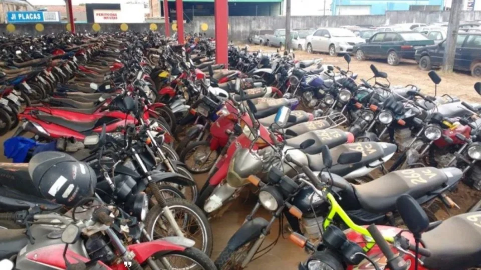 Prefeitura de Cacoal realiza leilão com mais de 80 lotes de veículos e máquinas