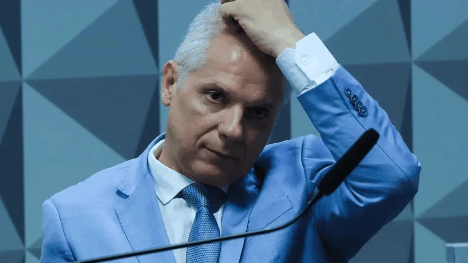 Ex-presidente do INSS é preso em nova fase da Operação Sem Desconto da PF