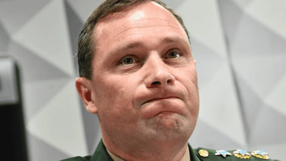 PF pede proteção para Mauro Cid e família; Moraes cobra PGR sobre extinção de pena