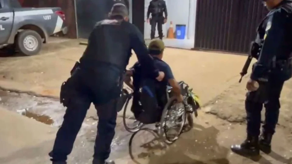 VÍDEO: Cadeirante é preso após furtar bebida em supermercado de Porto Velho