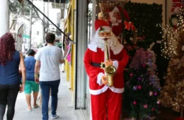 Comércio de Manaus amplia horários para o Natal e Ano Novo e espera forte movimento nas lojas